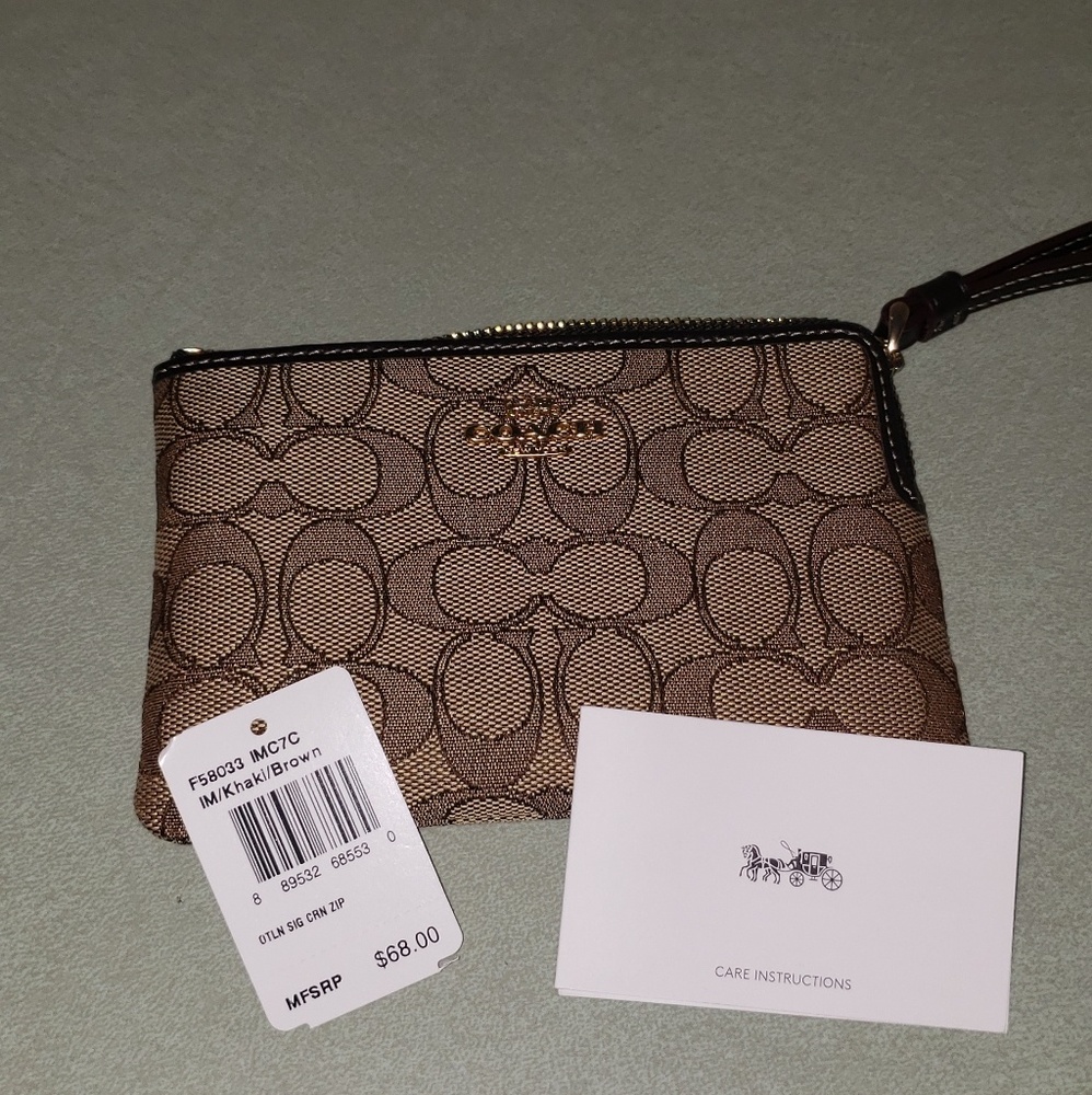 Coach Jacquard Wristlet NWT$78 - Picture 2 of 4